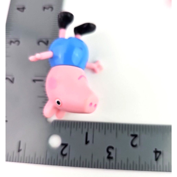 Jazwares Peppa Pig 8 Figures World of Play In door Play Center Activity Pack - Picture 10 of 10